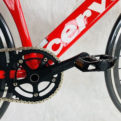 12 кг 700C односкоростной трассы алюминиевого каркаса фиксированный велосипед с вилкой из углеродного волокна