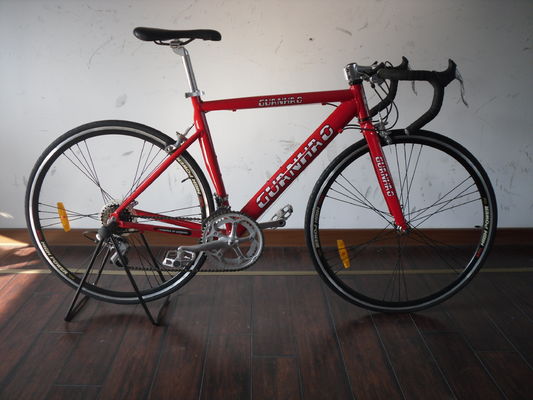 Стенд беспроводной 700c CE Shimano 21S Алюминиевый каркас Тайваньские детали Дорожный велосипед для мужчин